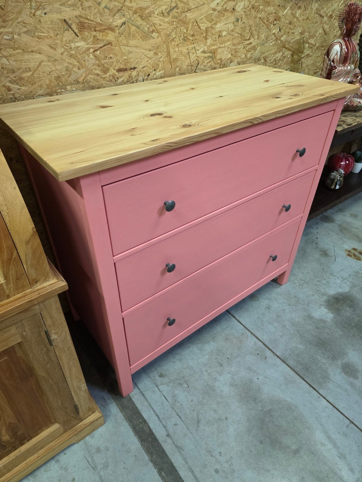 Mooie massief grenen ladekast Flamingo-roze.Nieuwstaat  ., Ophalen