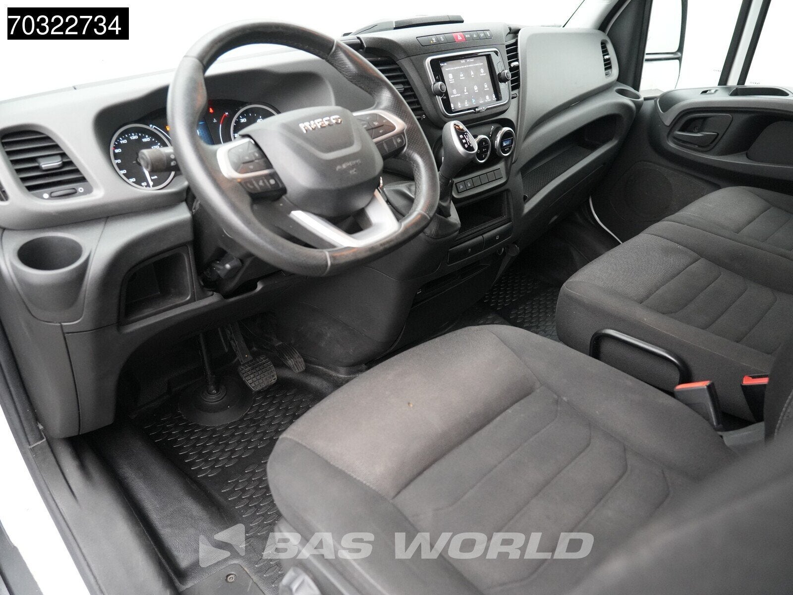 Iveco Daily 35S18 3.0L 180PK Automaat L2H2 LED Navi Camera A, Auto's, Automaat, 2382 kg, Stof, Gebruikt