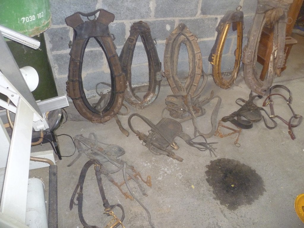 LOT OUDE PAARDEN NEKKEN EN KOPSTUKKEN, Antiek en Kunst, Ophalen