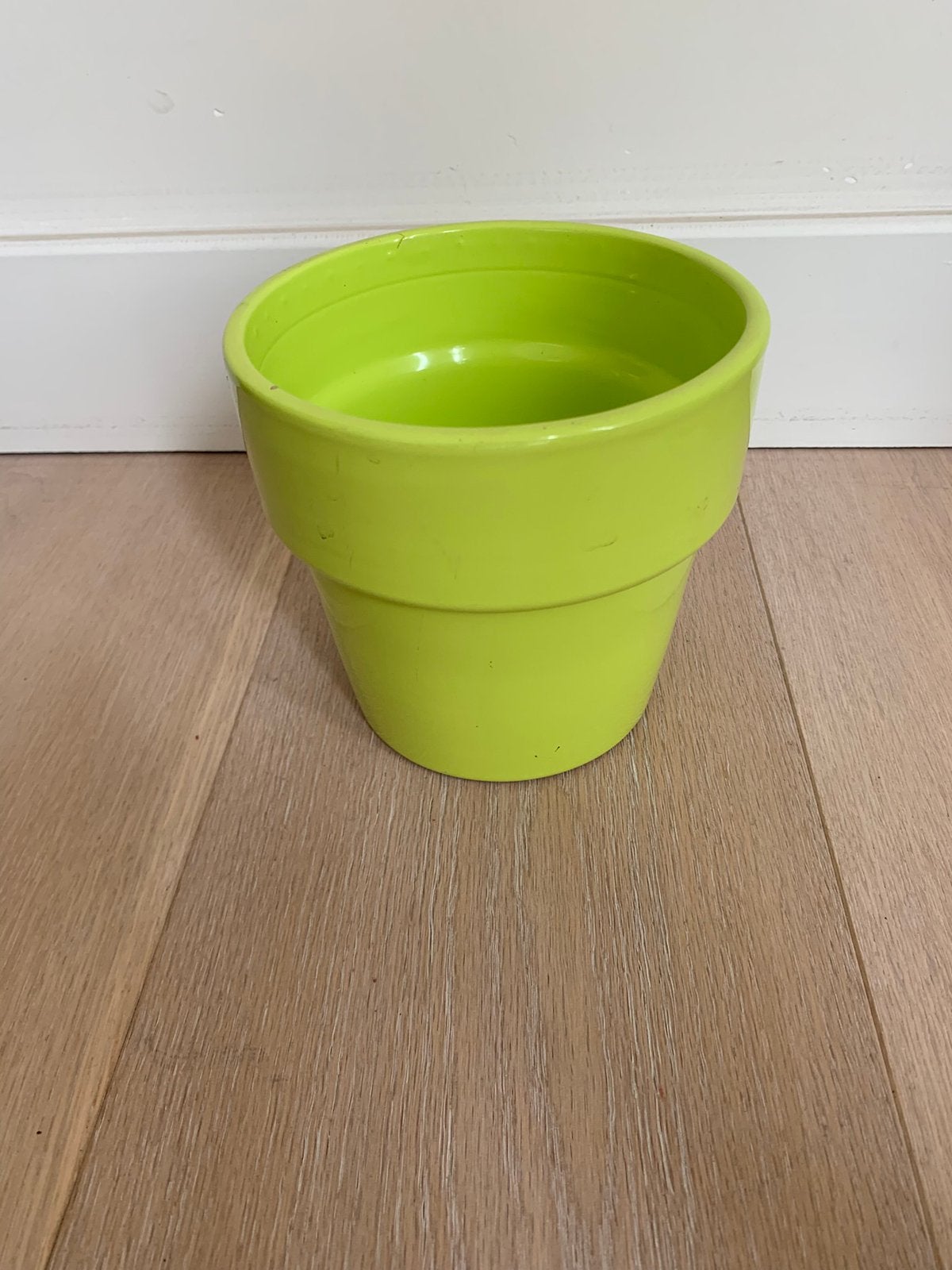 Mooie groene stenen bloempot. Diameter 14 cm, Ophalen of Verzenden, Zo goed als nieuw