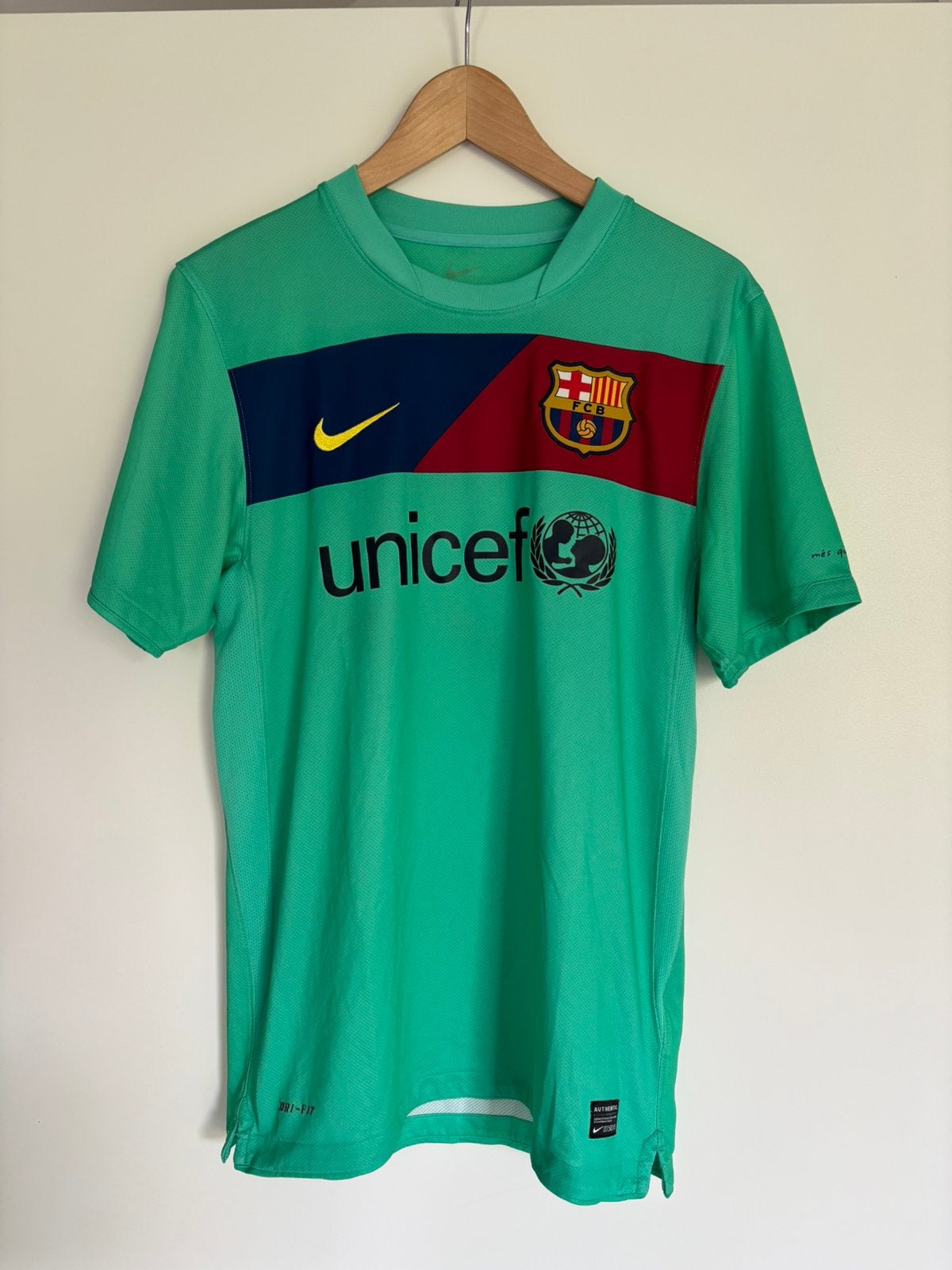 FC barcelona 2010/11 away shirt, Taille S, Enlèvement ou Envoi, Comme neuf, Maillot