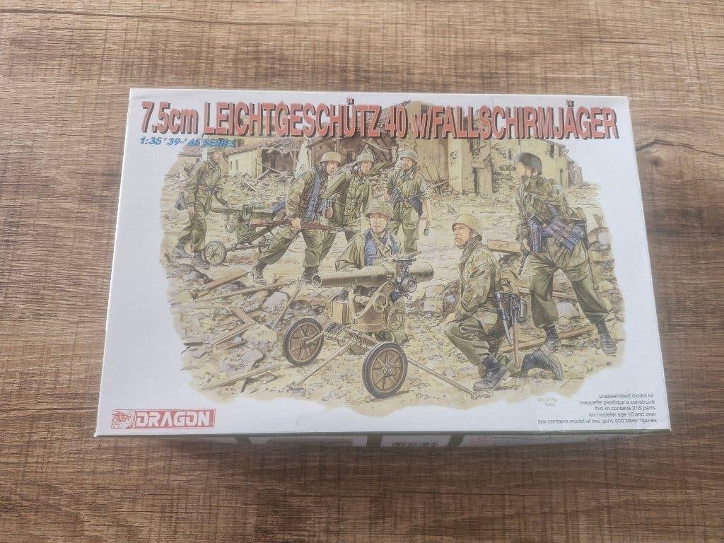 Dragon 1/35 7.5cm Leichtgeschütz 40 w/Fallschirmjäger, Ophalen of Verzenden, Nieuw, 1:35 tot 1:50, Figuur of Figuren