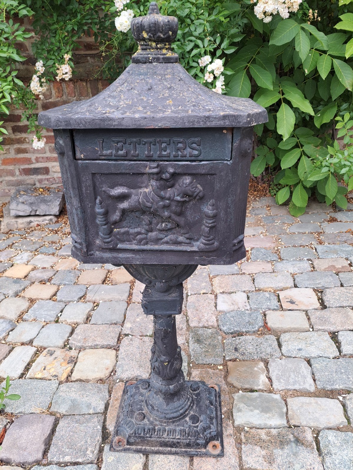 boîte aux lettres en fonte, Enlèvement