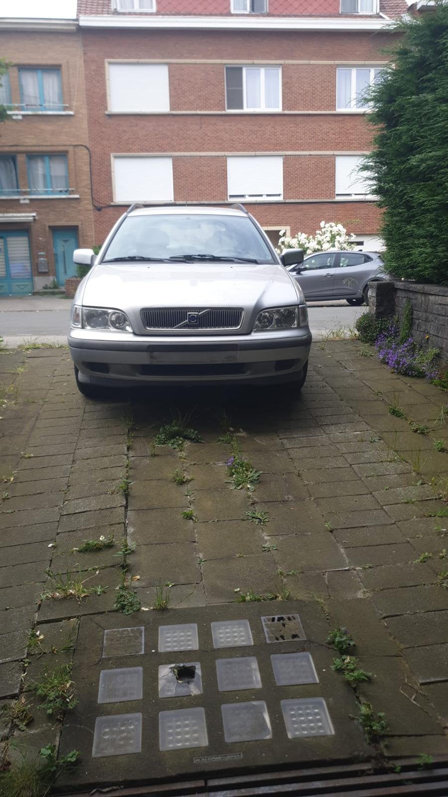 Volvo v40 32000 km!!!!, Auto's, Volvo, Automaat, 85 cc, Zwart, 4 cilinders