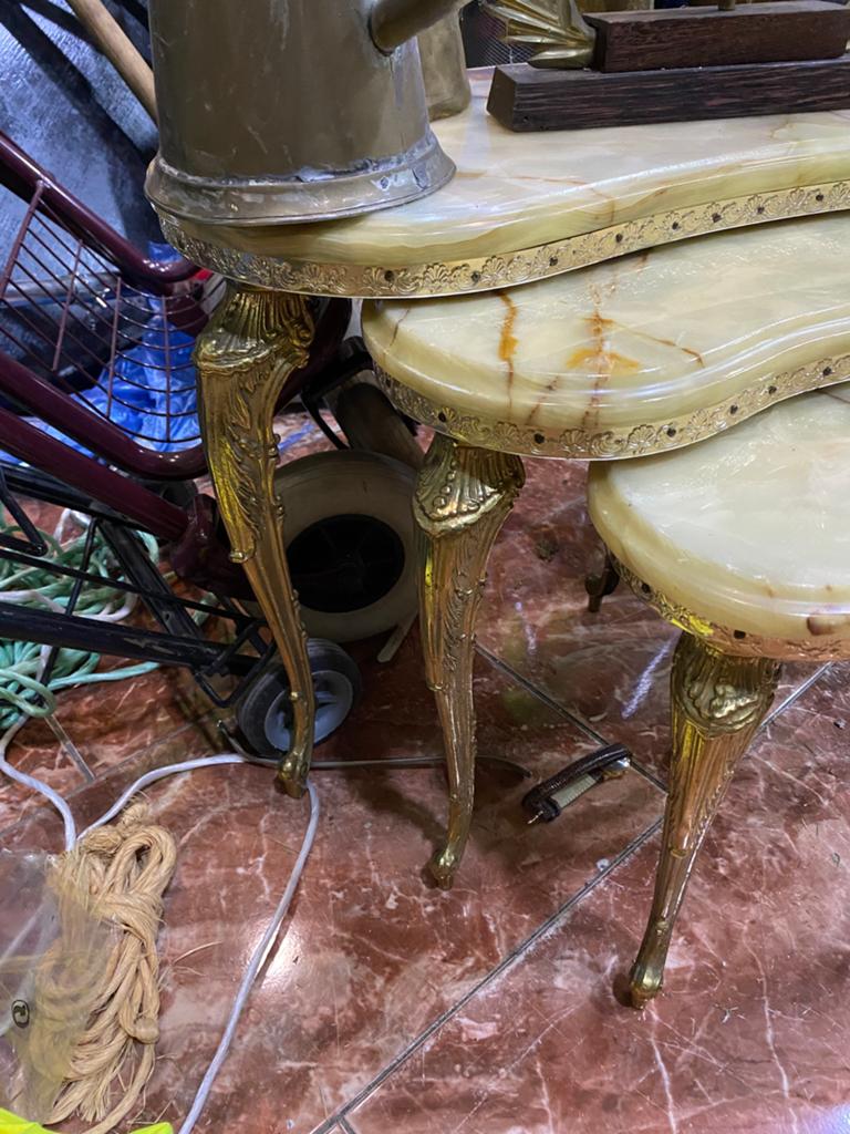 Table  marbre et decoration cuivre, Enlèvement