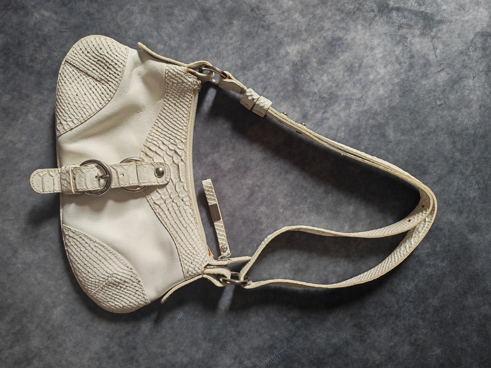 Sac à main en cuir COCCINELLE 
32 x 15cm - Sangle 50cm
Trace, Enlèvement, Utilisé