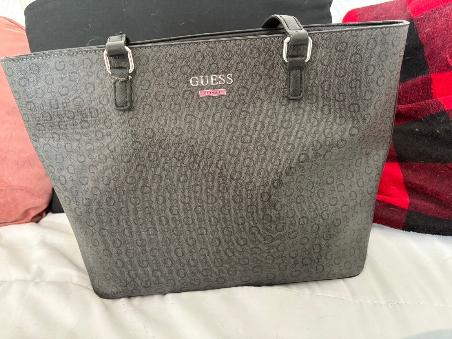 Sac Guess, Enlèvement, Comme neuf