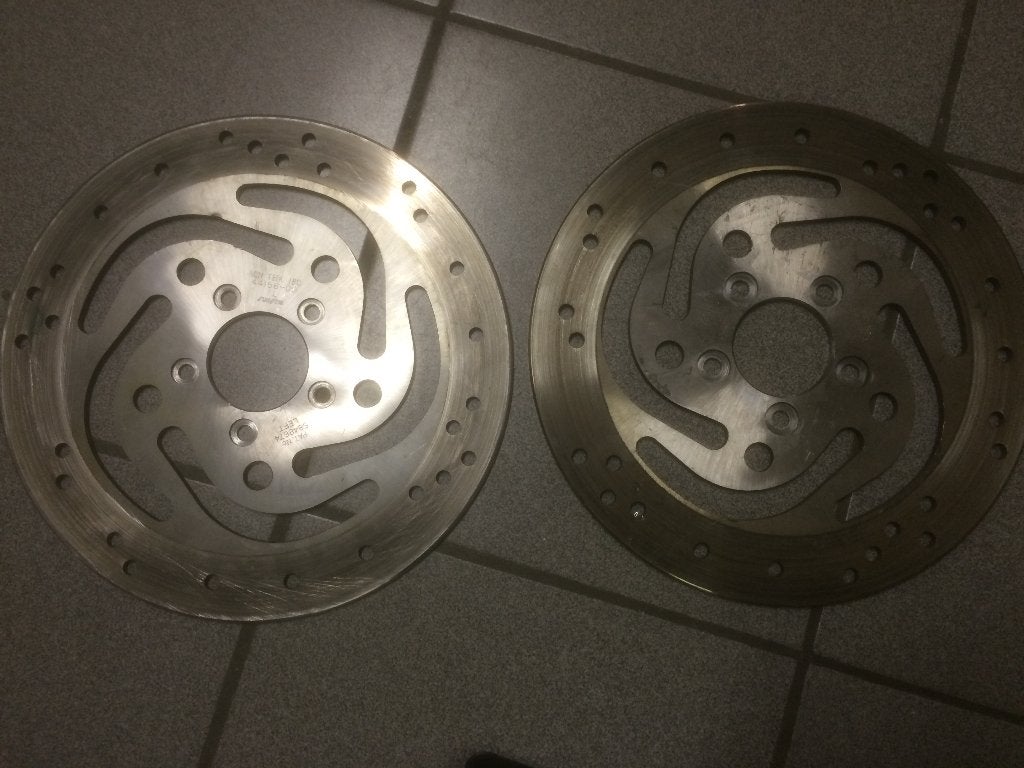 Harley twincam voor en achter remschijf, Motoren, Ophalen, Gebruikt
