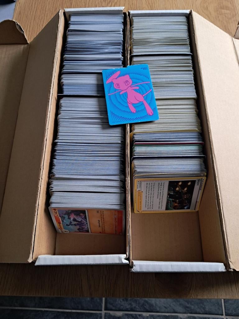 Bulk van meer dan 1680 Pokemon kaarten, Enlèvement ou Envoi