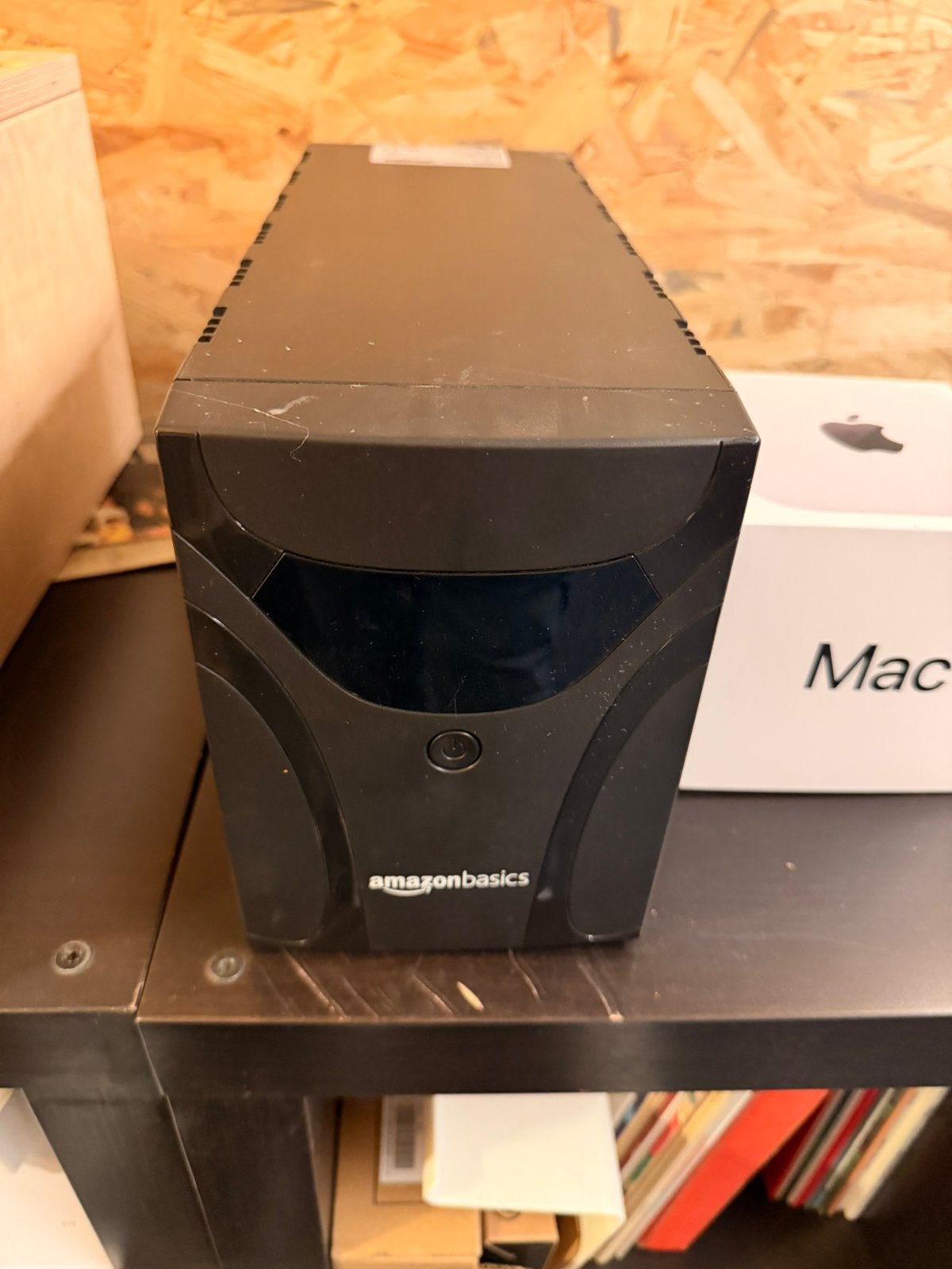 Onduleur UPS Amazon Basics 1500 VA / 900 W, Informatique & Logiciels, Enlèvement, Comme neuf