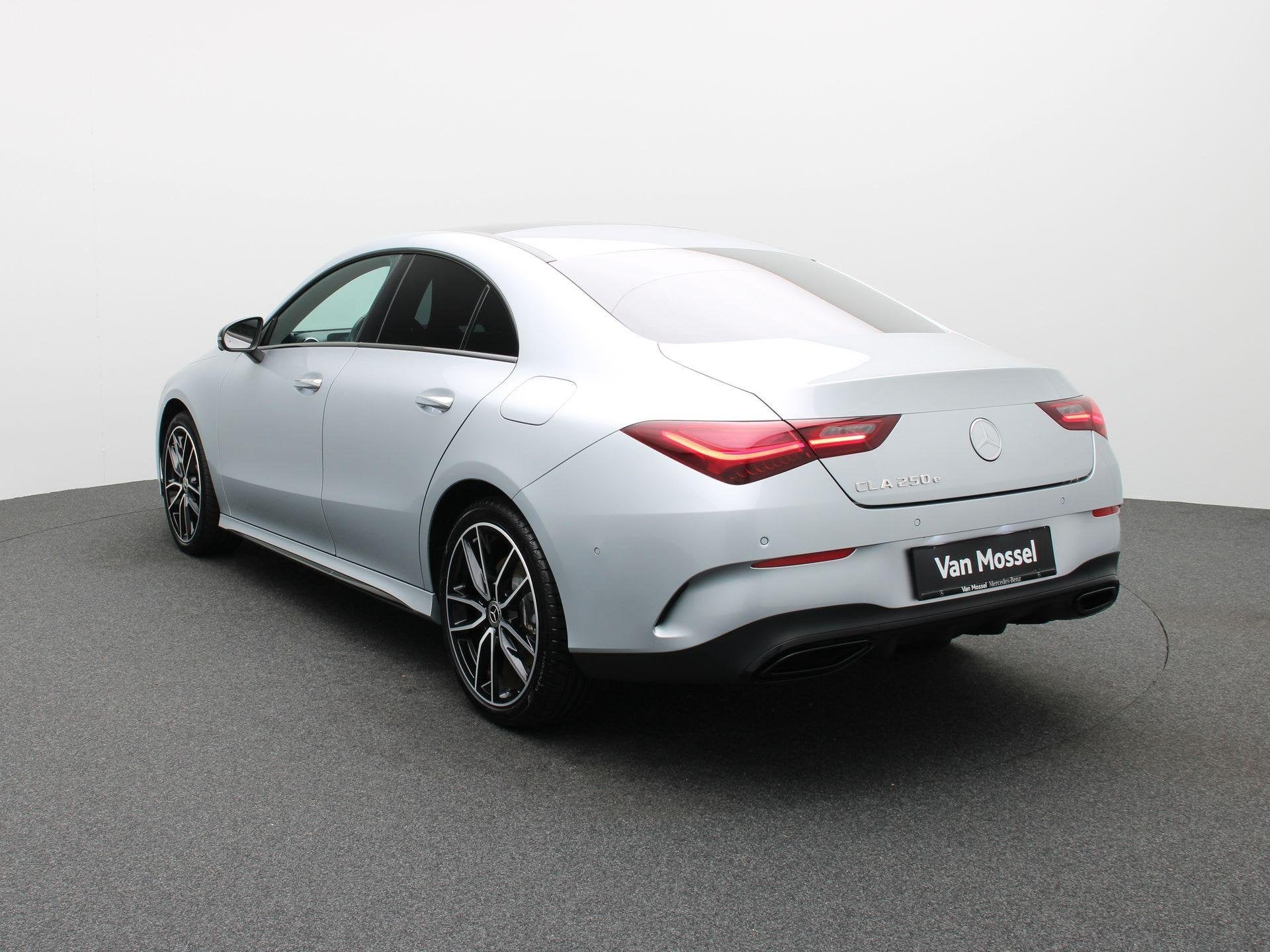 Mercedes-Benz CLA 250 e AMG Line Coupé + PREMIUM PLUS + PAN, Stof, Zwart, 4 cilinders, 16 kWh