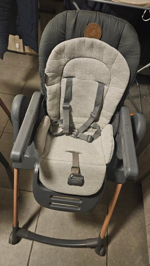 Chaise Maxi Cosy évolutive, Enfants & Bébés, Chaises pour enfants, Chaise évolutive, Plateau amovible