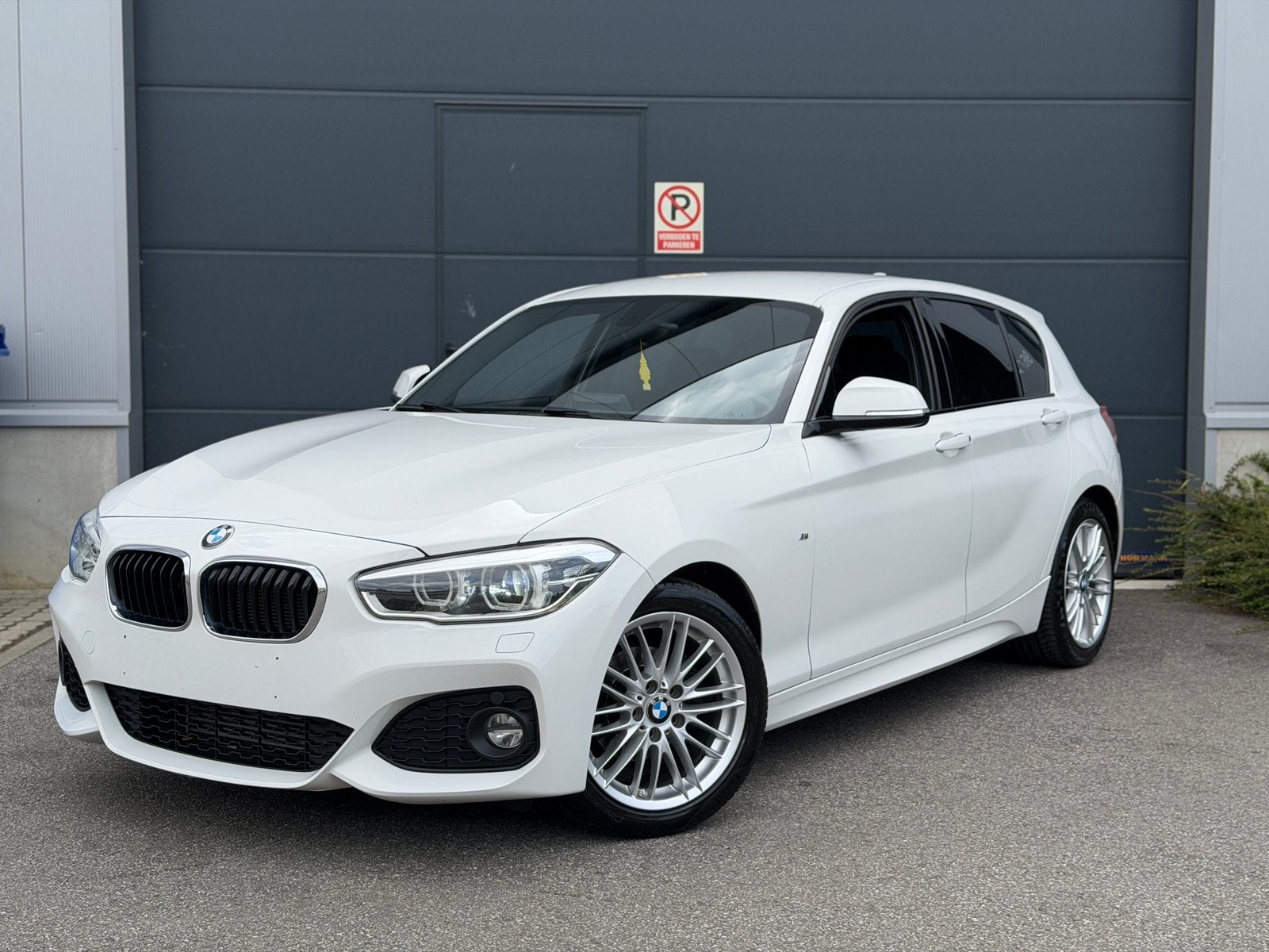 BMW 118i M Pack LCI*Led*Cruise controle*Trekhaak*Garantie, 100 kW, 1498 cc, Euro 6, Wit