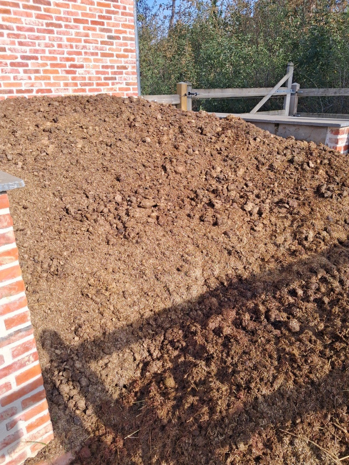 Gratis paardenmest gemengd met vlas, Ophalen