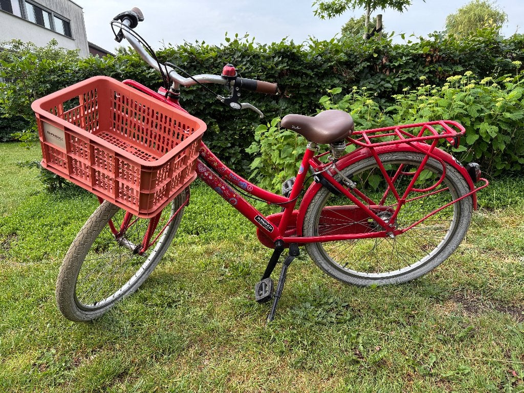 Rode meisjes fiets met mandje, Ophalen, 22 inch, Gebruikt, Velgrem