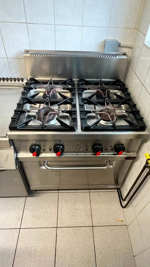 Madic Professioneel Gasfornuis met Oven, Electroménager, Cuisinières, Gaz, 4 zones de cuisson, Enlèvement, Utilisé