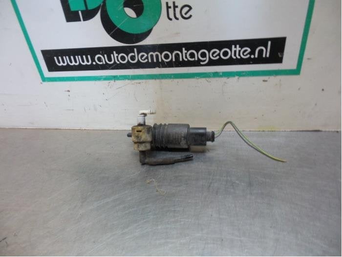 Pompe lave-glace avant d'un Volkswagen Passat (Passat 01-), Volkswagen, -, 3 mois de garantie, Utilisé