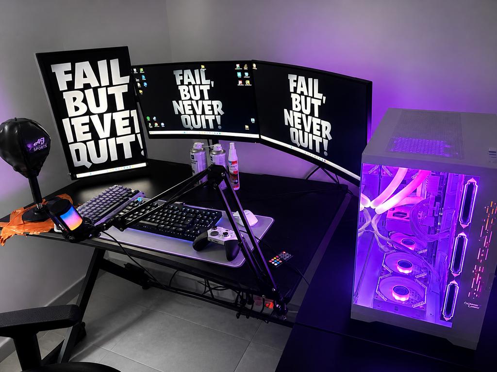 Krachtige Complete Gaming Setup Triple Monitor RTX PC, Games en Spelcomputers, Ophalen, Zo goed als nieuw