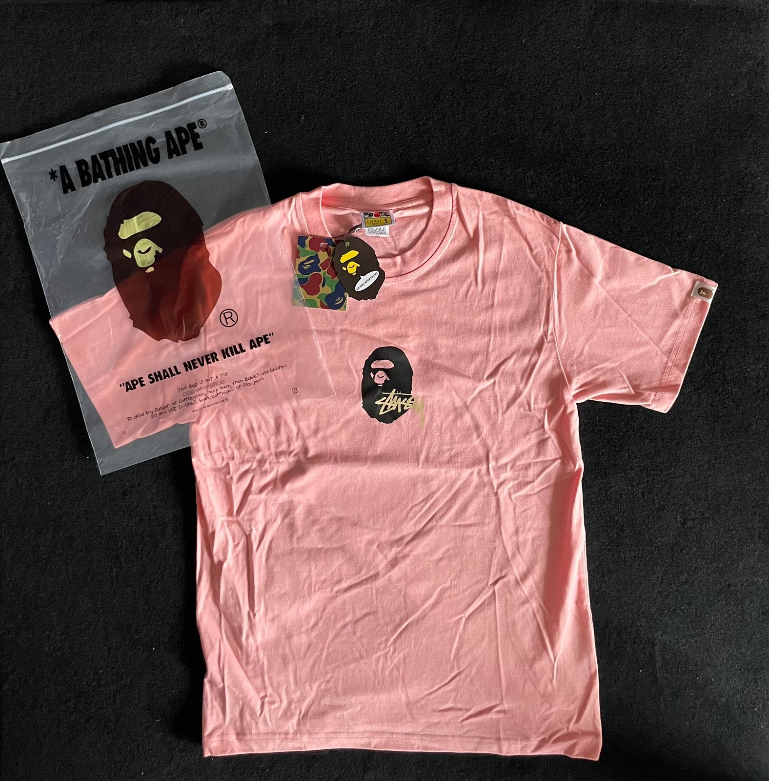 BAPE X STUSSY tshirt roze maat S gloednieuw, Kleding | Heren, Ophalen of Verzenden, Nieuw, Maat 46 (S) of kleiner, Roze