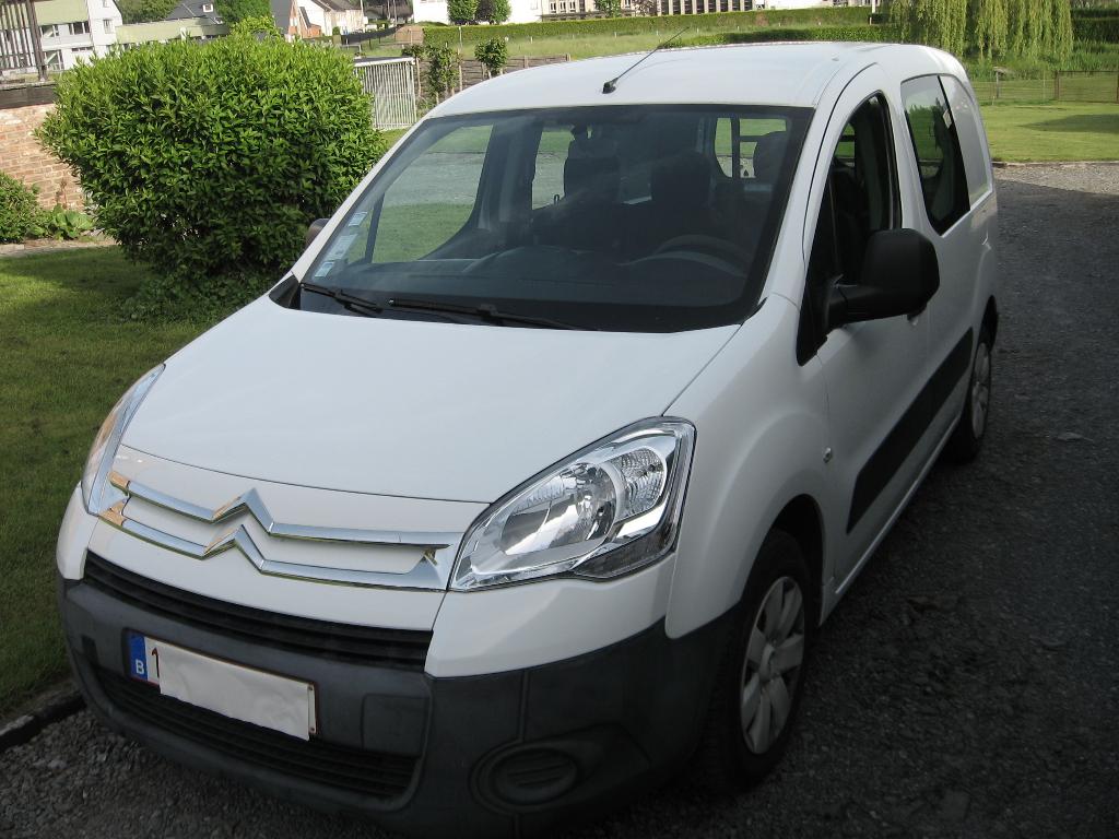 Citroën Berlingo utilitaire 3 places moteur HDI 90CV, Auto's, Citroën, Euro 5, Stof, 140 g/km, Zwart