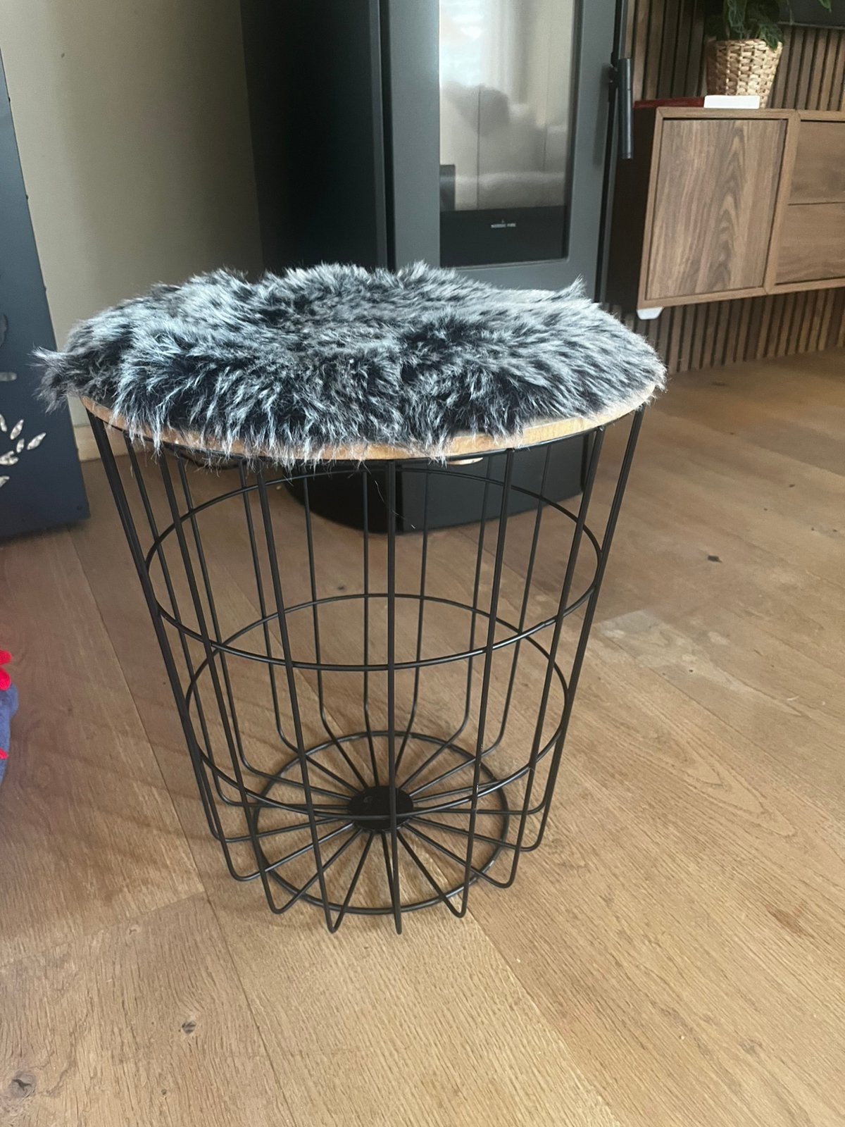 Opbergmand met fluffy tapijtje bovenop, Huis en Inrichting, Ophalen, Zo goed als nieuw, Mand