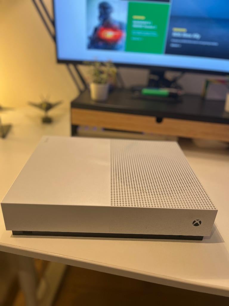 Xbox series S all digital 1 Terabyte + Controller + Spel, Games en Spelcomputers, Spelcomputers | Xbox Series X en S, Zo goed als nieuw