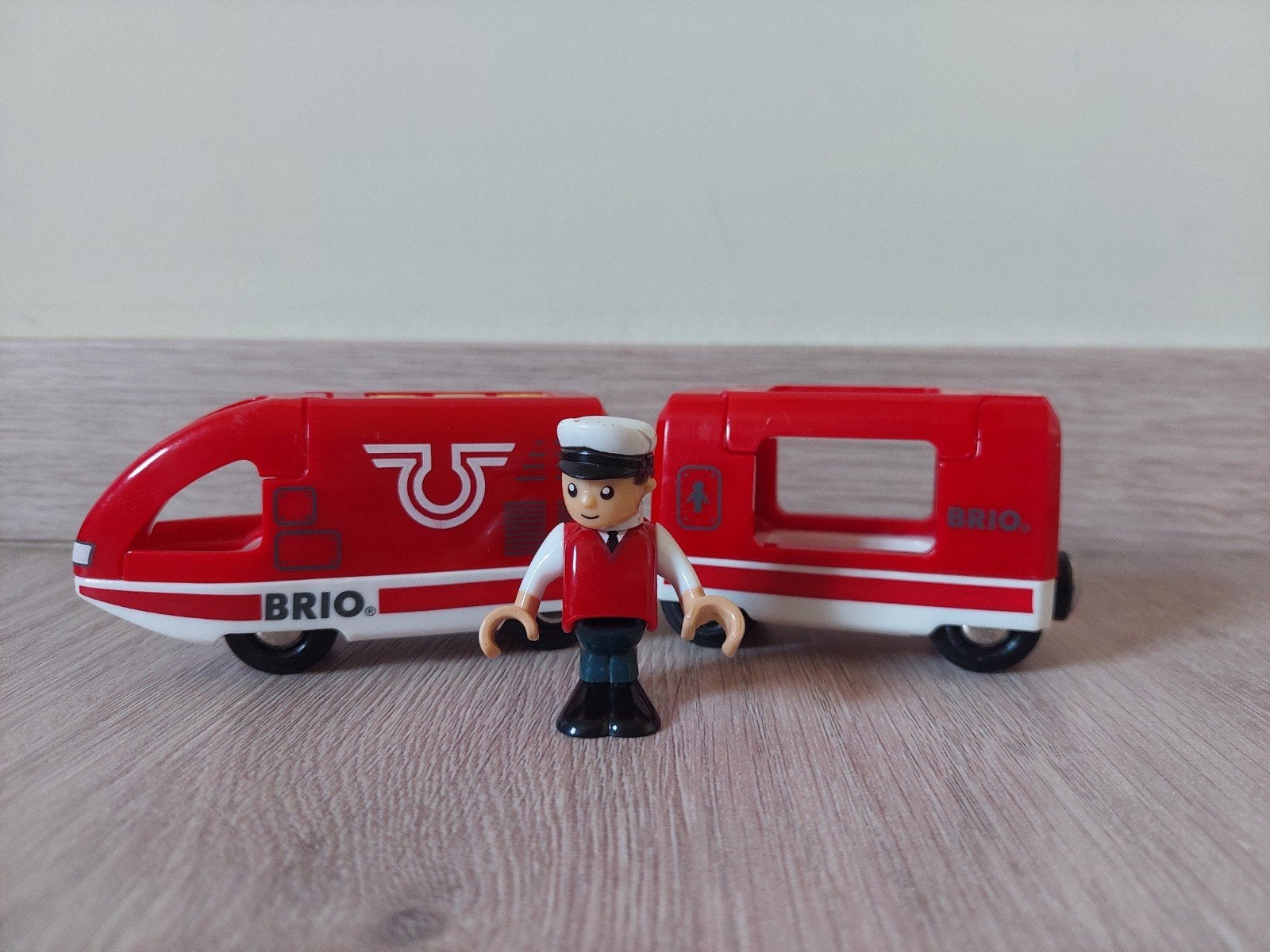 Brio oplaadbare rode passagierstrein met USB kabel., Kinderen en Baby's, Ophalen of Verzenden, Zo goed als nieuw