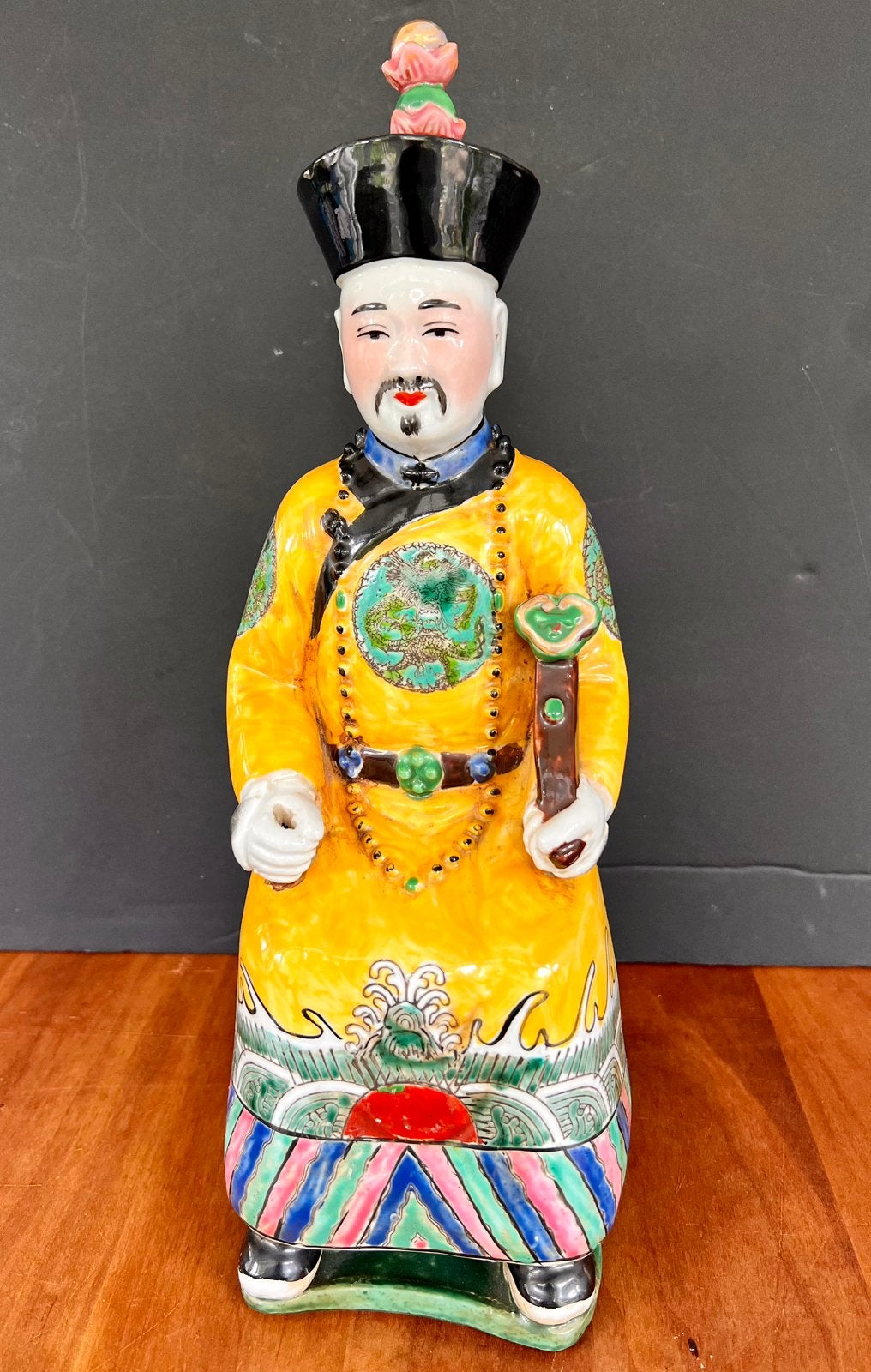Chinees Porselein handgeschilderd beeld 31cm, Ophalen of Verzenden, 31 cm, Beeld, Gesigneerd