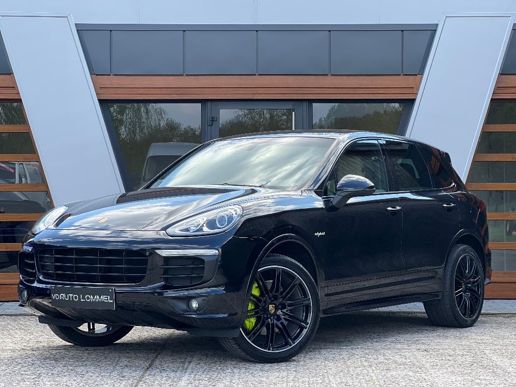 Porsche Cayenne S E-Hybrid - GTS - LUCHTVERING - GARANTIE, Automaat, 2995 cc, Zwart, Leder