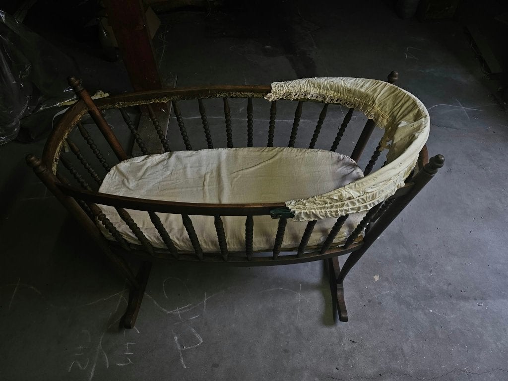Berceau en bois ancienne avec matelas, Enlèvement, Utilisé, Autres types