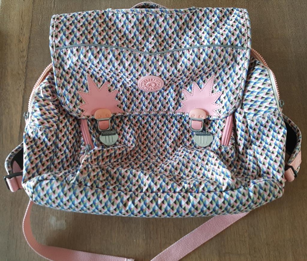 Boekentas kipling, Ophalen