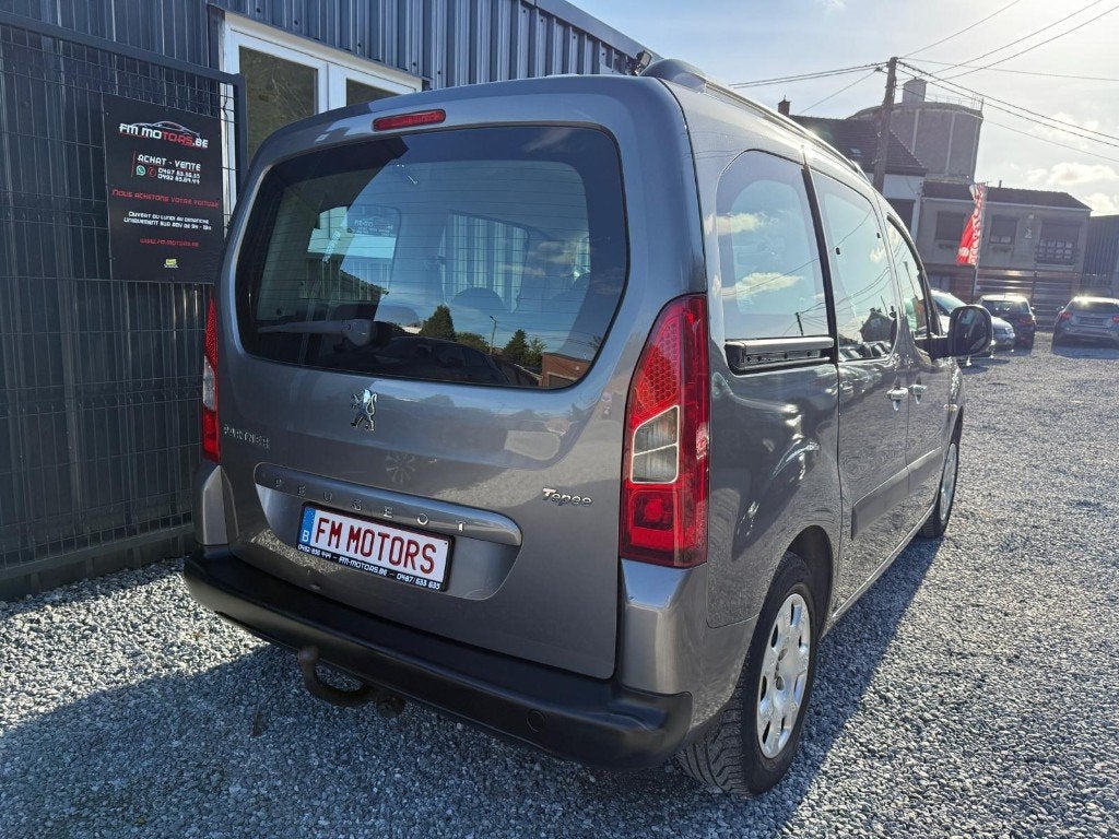 Peugeot Partner 1.6i 5 pl/ 1e hands/ Onderhoud + Keuring OK, Auto's, Voorwielaandrijving, Zwart, 4 cilinders, 5 deurs