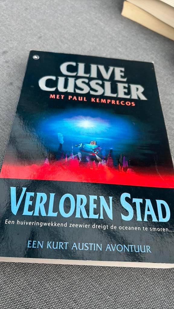 Clive Cussler - Verloren stad, Boeken, Ophalen of Verzenden, Zo goed als nieuw, Clive Cussler