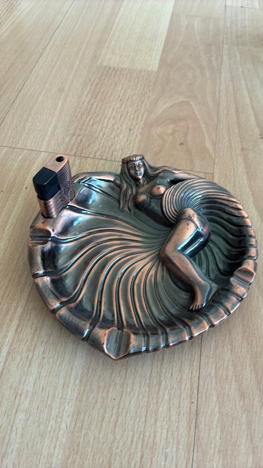 Diverse aanstekers en decoratie stukken, Ophalen