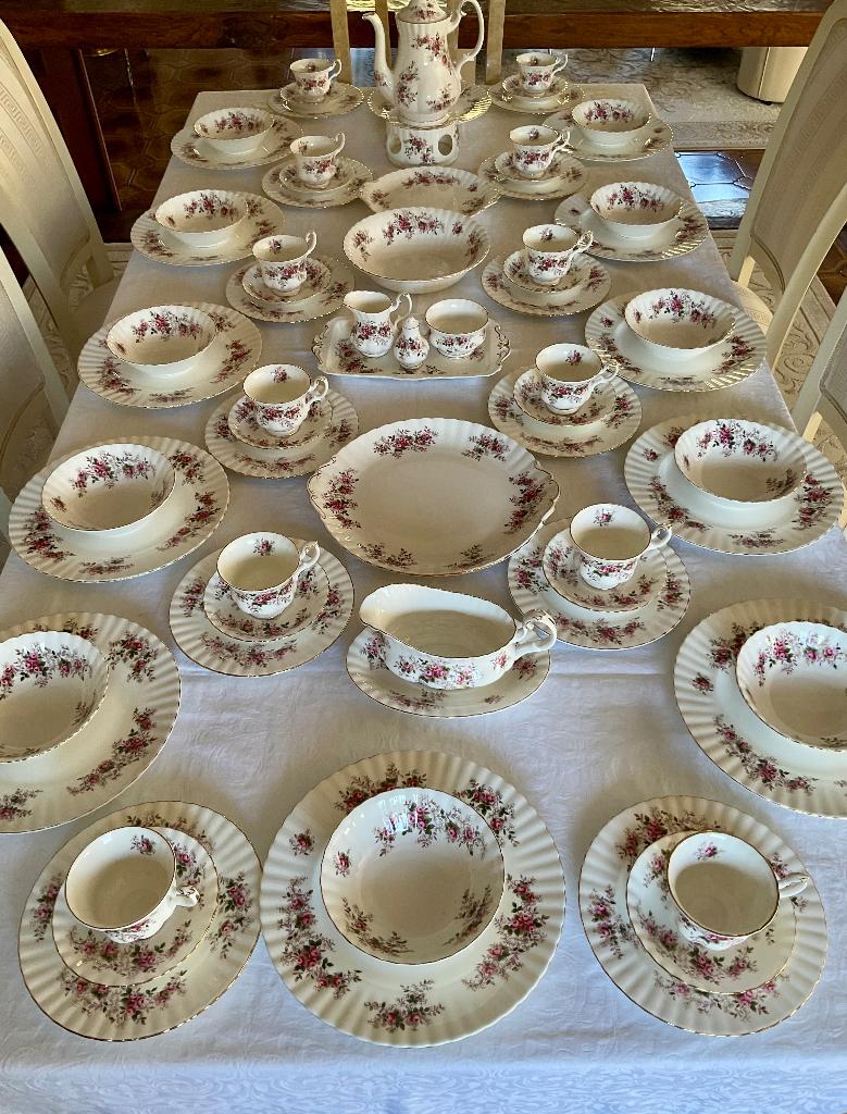 Servies Royal Albert 71 pièces 12 personnes Lavender Rose, Ophalen