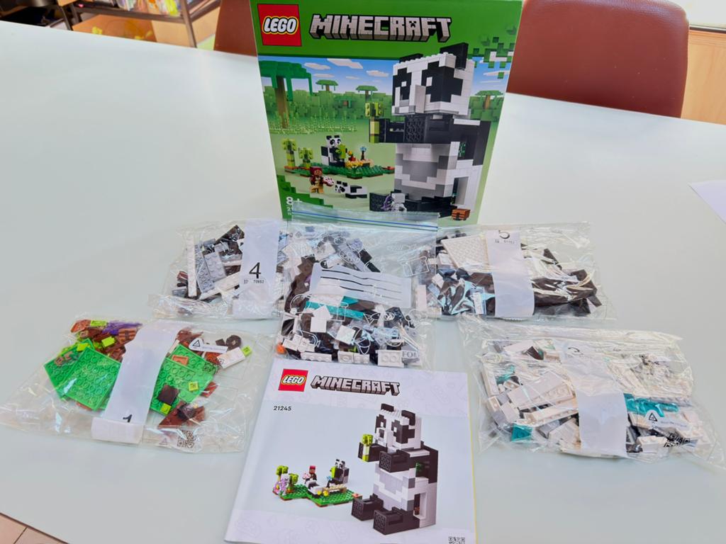 Lego Minecraft 21245 - volledig en uitgesorteerd, Minecraft, Lego, Ophalen of Verzenden, Zo goed als nieuw