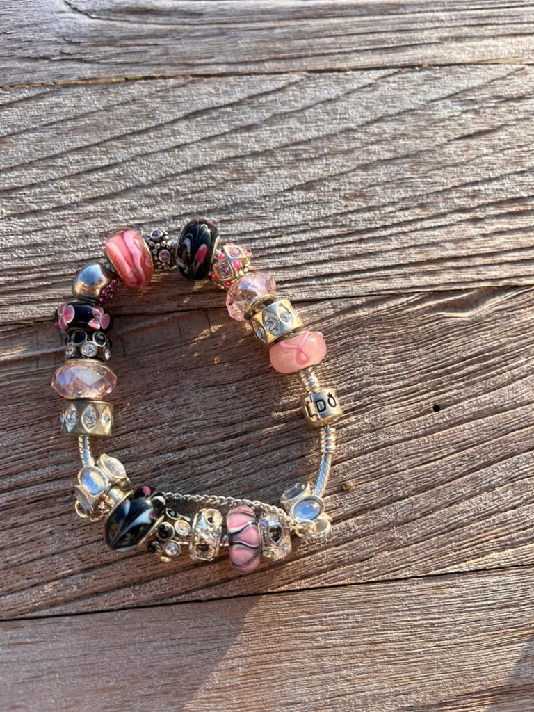 Pandora armband, Handtassen en Accessoires, Ophalen of Verzenden, Zo goed als nieuw, Roze, Met bedels of kralen