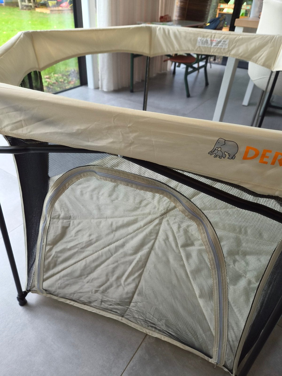 parc portable pour enfants Deryan, Enlèvement