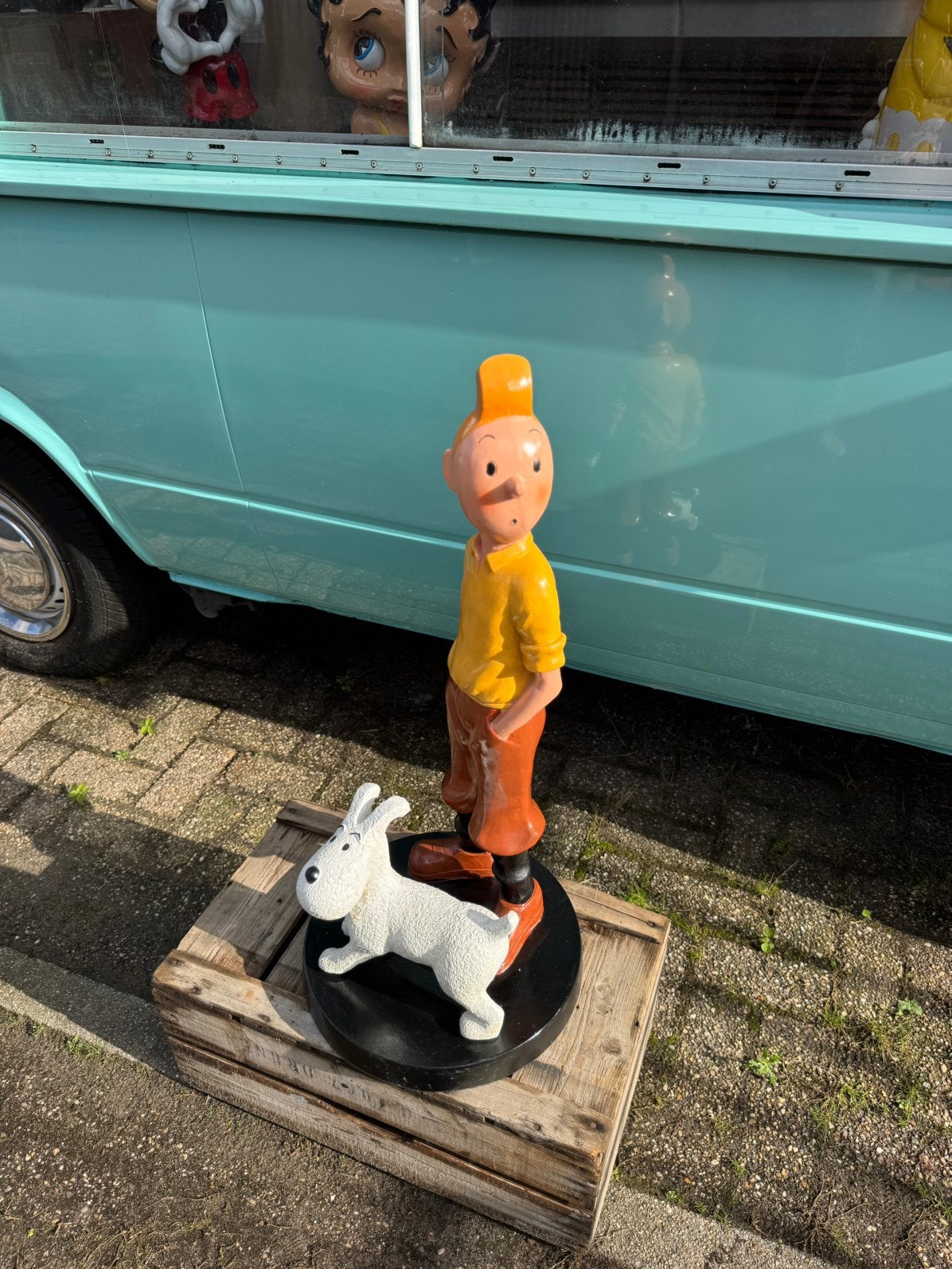 Tintin avec la statue de Bobbie, Collections, Enlèvement, Utilisé, Humain