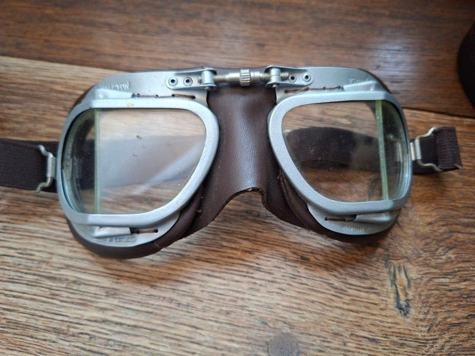 Paire de lunettes anglaises moto aviation Halcyon BS4110