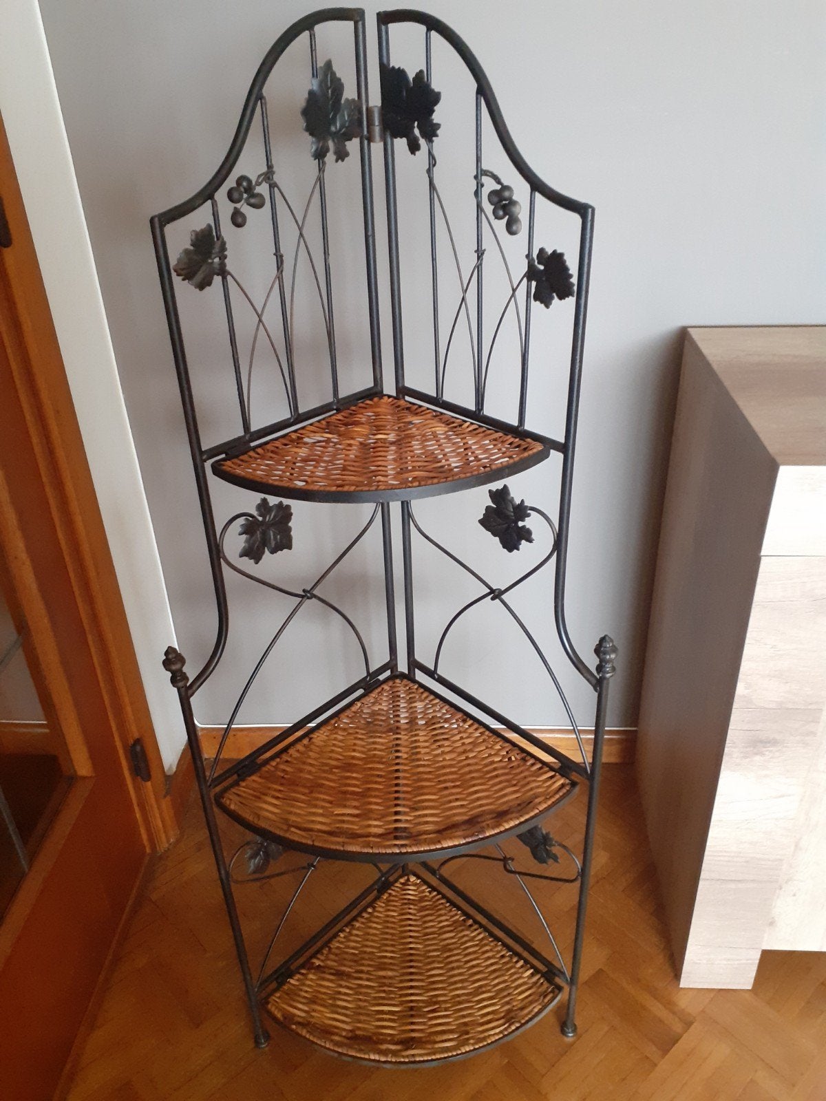 Etagère de coins pliable métal et osier
