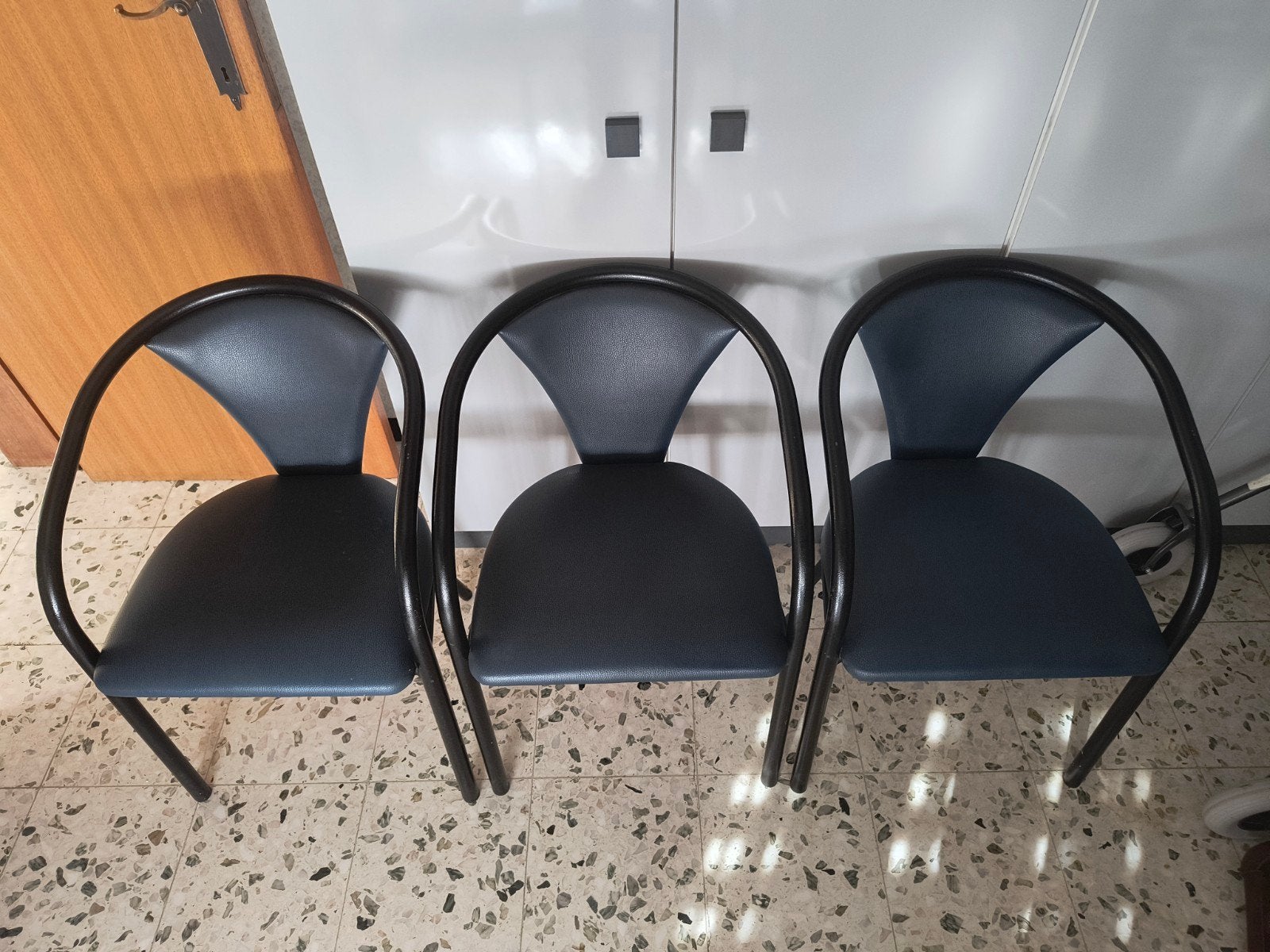 3 chaises avec structure en métal, Enlèvement, Utilisé, Bleu