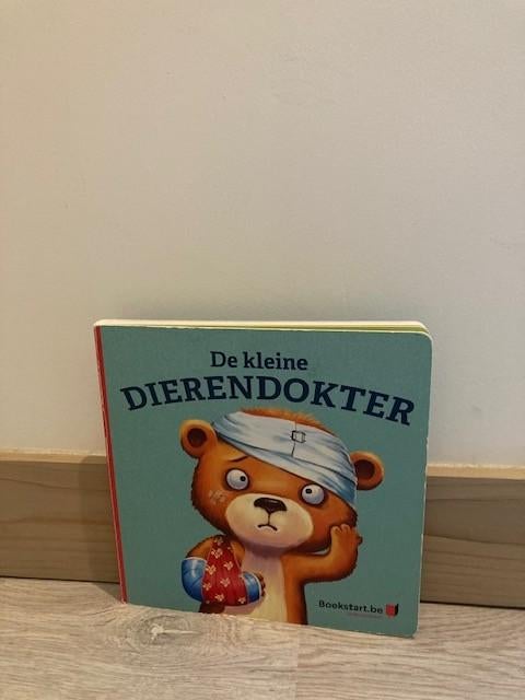 Boek: De kleine dierendokter, Ophalen of Verzenden, Gelezen