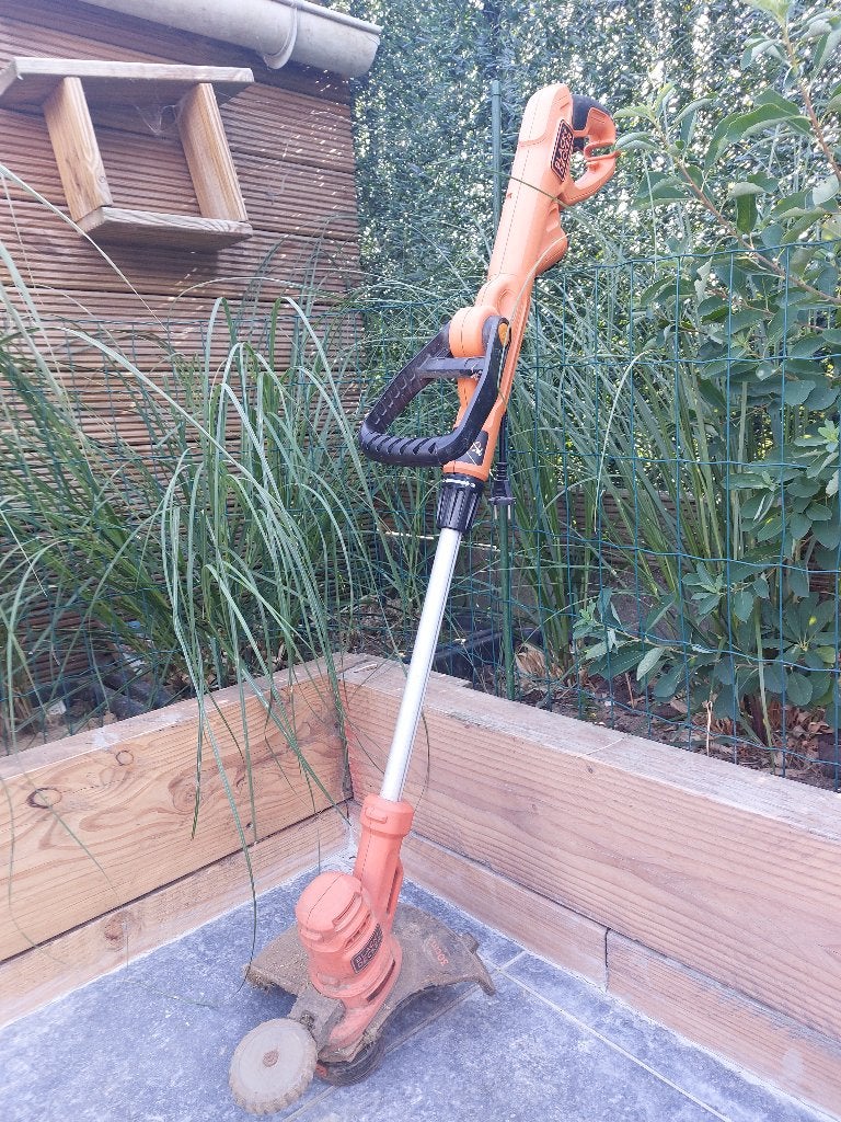 Graskantmaaier, Tuin en Terras, Grastrimmers, Ophalen, Gebruikt, Black&Decker, 30 tot 50 cm