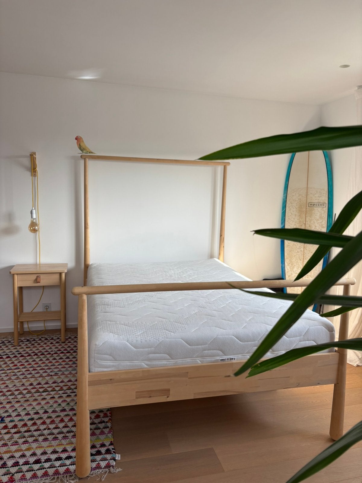 Bedframe + matras + nachtkastje, Enlèvement, Comme neuf