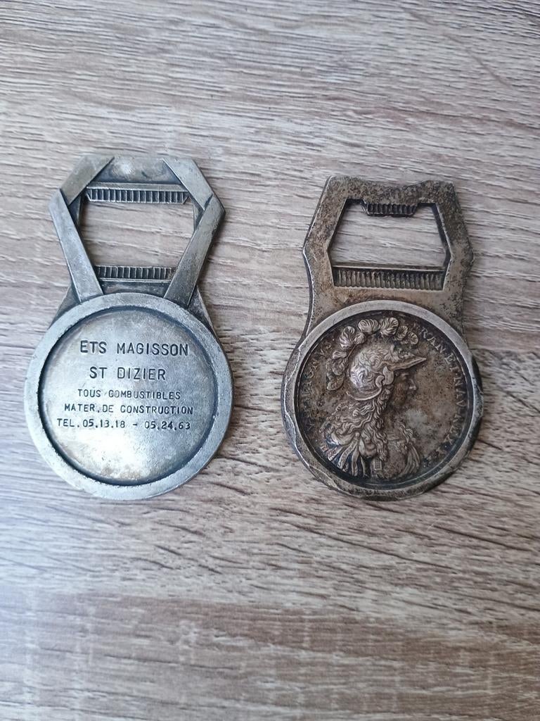 lot de deux anciens décapsuleurs publicitaires, Ophalen of Verzenden