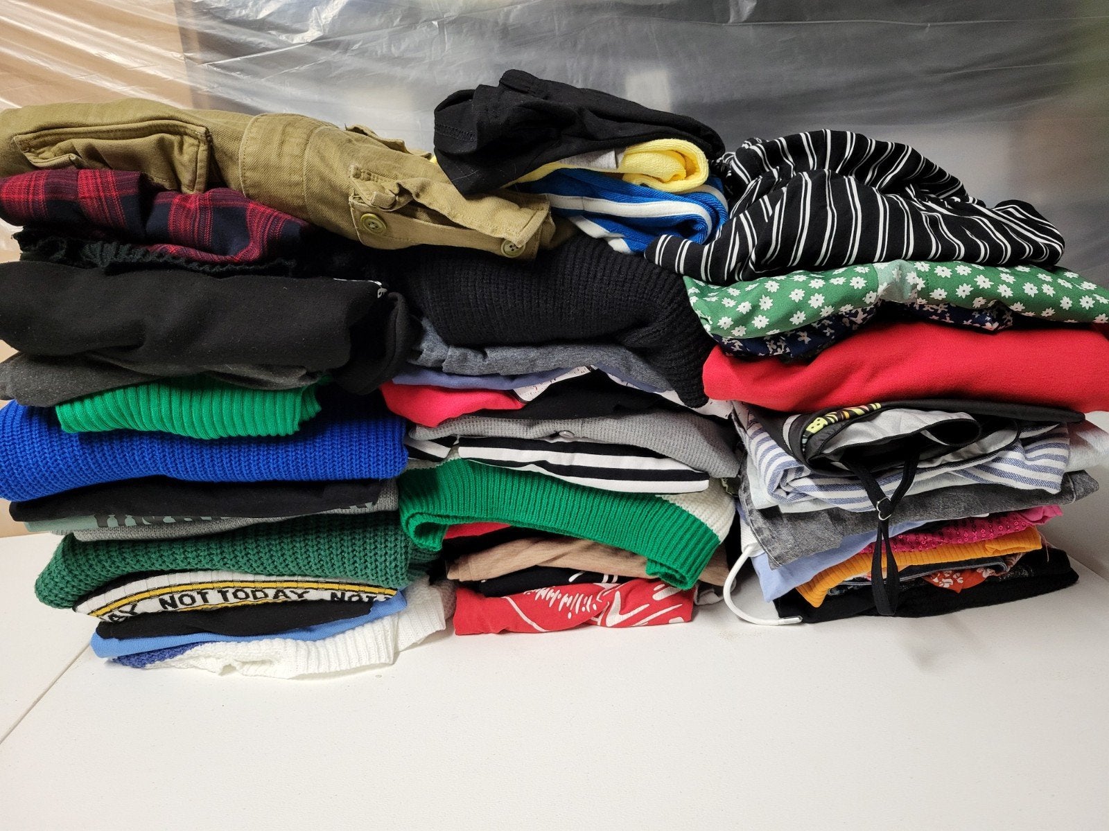 mega groot pakket dameskleding.....handtassen.....slippers.., Kleding | Dames, Ophalen