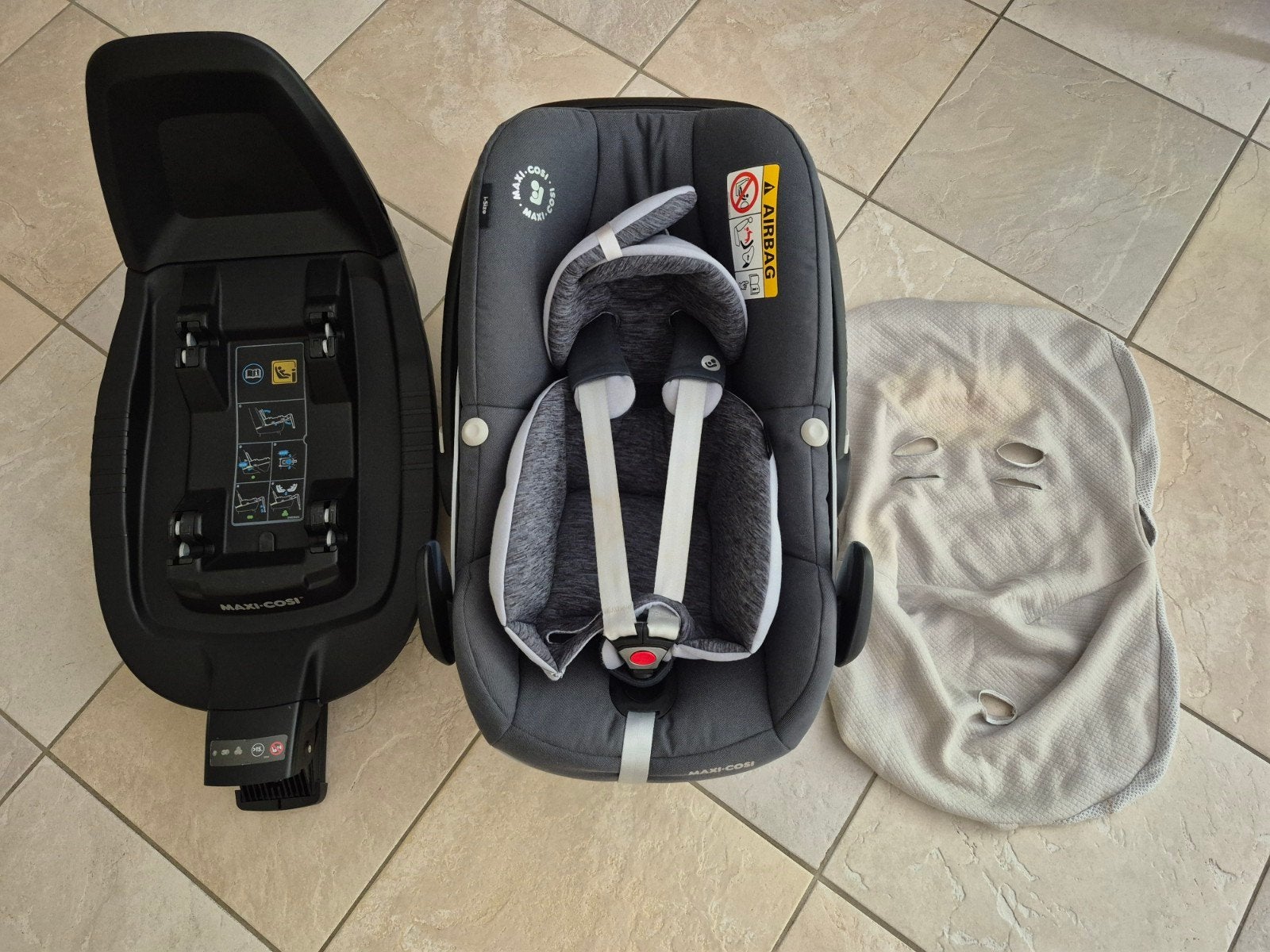 Maxi-COSI avec adaptateur isofix et étui supplémentaire, Enfants & Bébés, Enlèvement, Maxi-Cosi, Isofix
