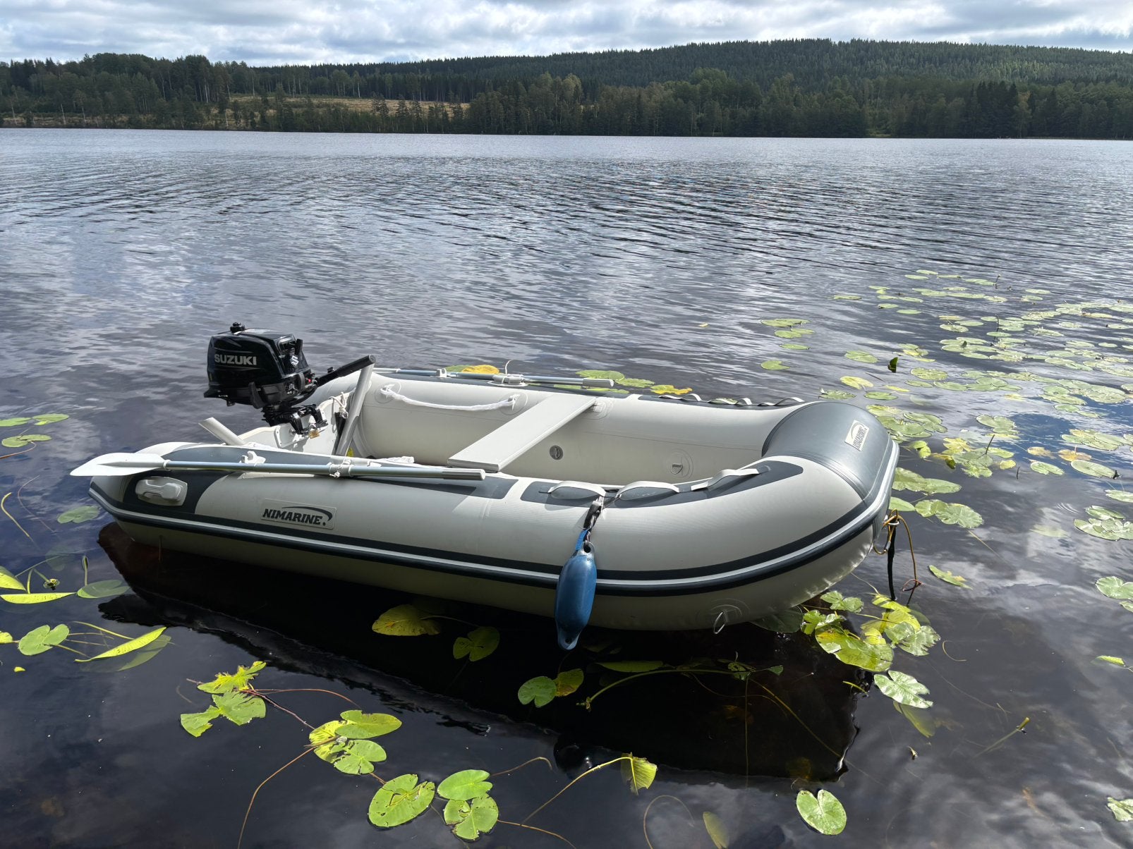 Runberboot Nimarine 300 + 6PK suzuki motor, Watersport en Boten, Rubberboten, Zo goed als nieuw, Nimarine, Aluminium, Anker, Ophalen