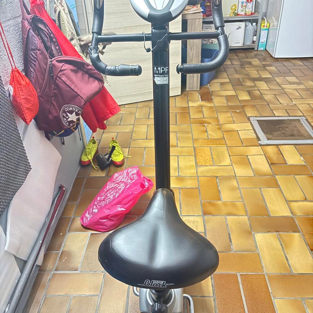 Hometrainer goede staaat met te veel programma’s, Fietsen en Brommers, Ophalen, Zo goed als nieuw